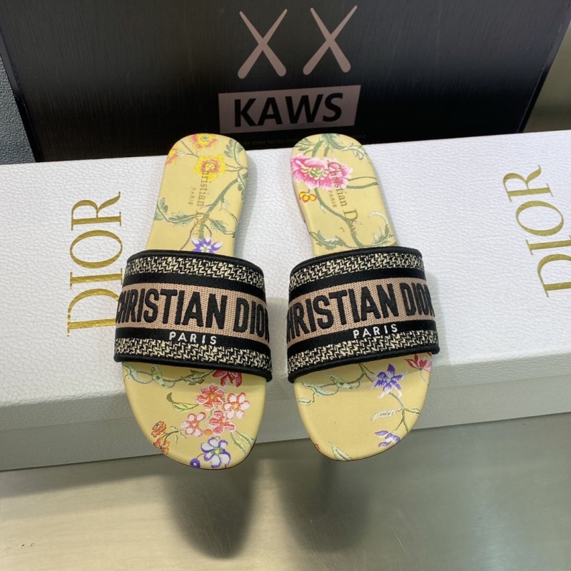 ch**an D*or slippers